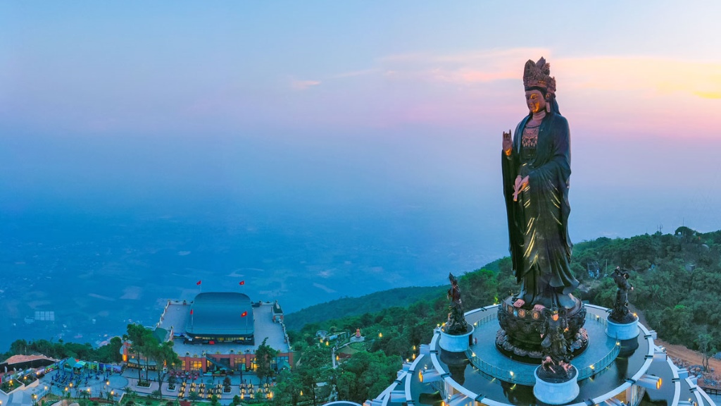 Tour Du Lịch Tây Ninh 2 Ngày 1 Đêm  -  Khám Phá Núi Bà Đen, Tòa Thánh, Ma Thiên Lãnh